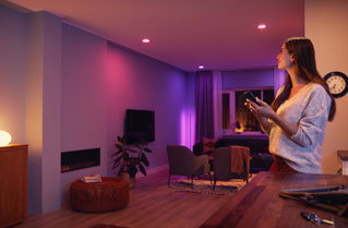 Philips ambiance le salon avec de nouvelles lampes connectées : Hue Signe  et Play